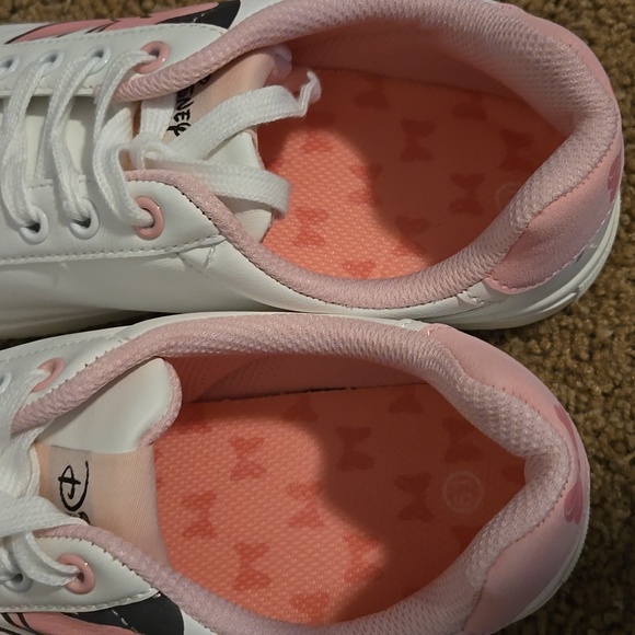 Women's Disney Minnie Mouse Sneakers Size 9 NWOT - Picture 7 of 7
